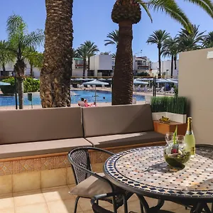 https://casa-lola.tenerifehoteles.net
